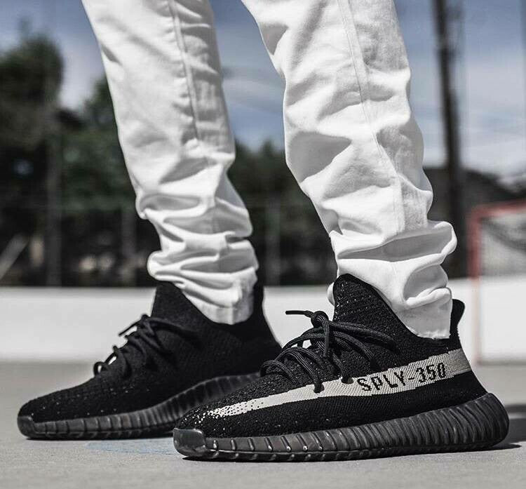 adidas YEEZY BOOST 350 V2 "Oreo" BY1604