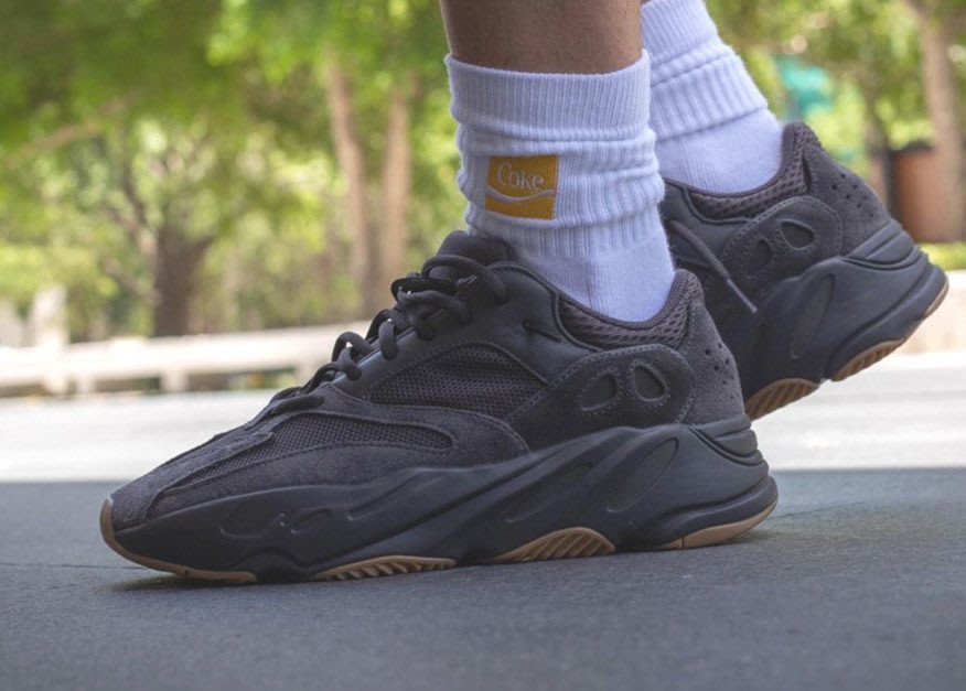 Adidas Yeezy Boost 700 Utility Black (FV5304)